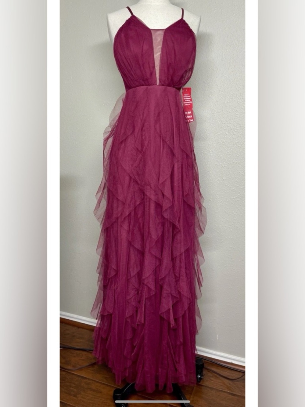 Social Couture Elegant Burgundy Ruffled Tulle Evening Dress size 1/2